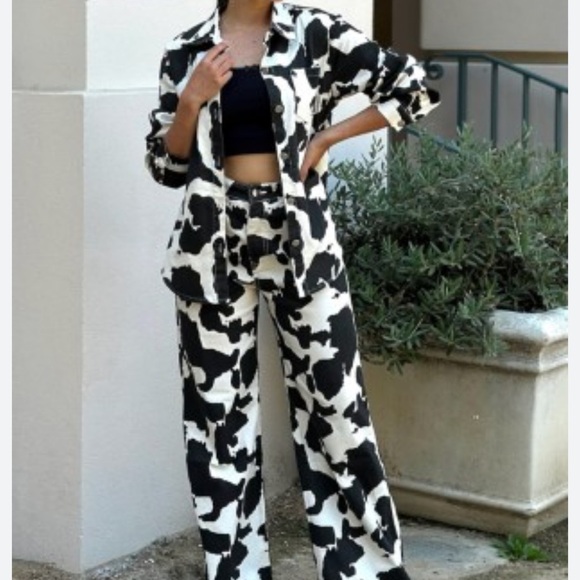 Boutique Brand Cris Cris Cow Print Wide Leg Jeans Medium New - Picture 7 of 8